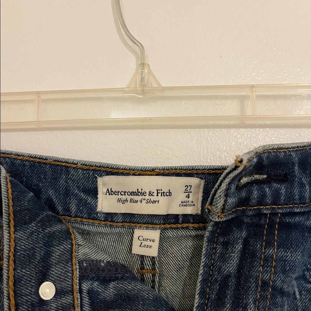 Abercrombie & Fitch Curve Love High Rise 4” Shorts Size 4 (27)